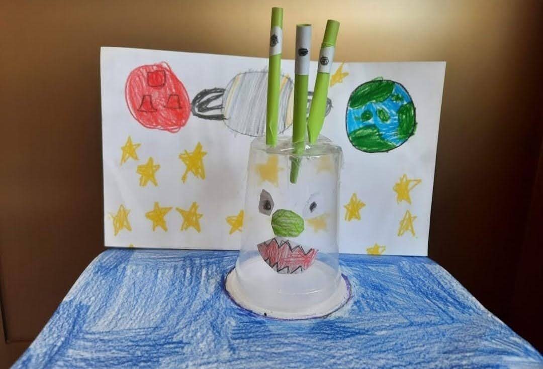 Cartellone realizzato dai bambini sulla metamorfosi del bruco